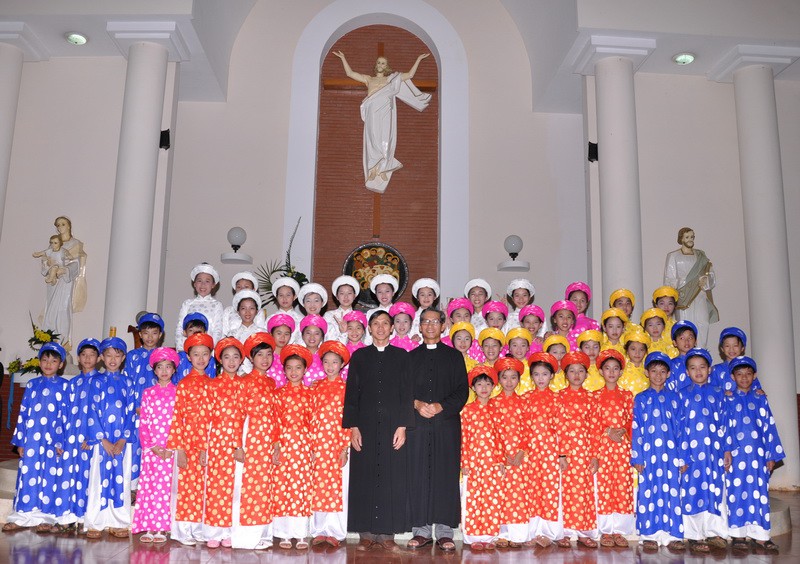 Giáo Xứ Vinh Huơng Dâng Hoa Kính Mẹ