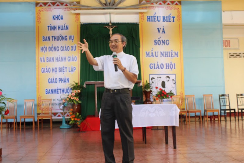 Những câu chuyện bên lề