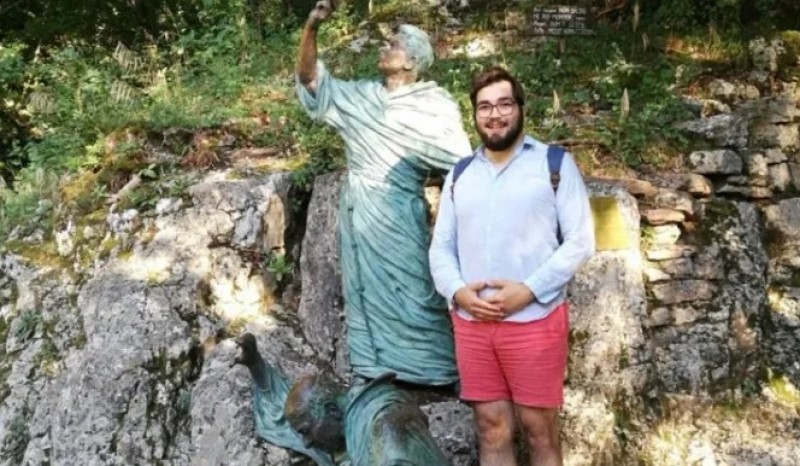 “Carlo Acutis đã tát tôi một cái tát thiêng liêng”: Alban, bị u não, kể lại lòng mến vị thánh tương lai của anh