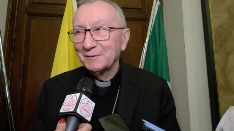 ĐHY Parolin quan ngại về việc Ucraina sử dụng vũ khí của Nato để tấn công Nga