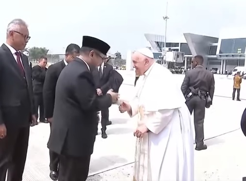 ĐTC Phanxicô chào biệt Indonesia, lên đường viếng thăm Papua New Guinea