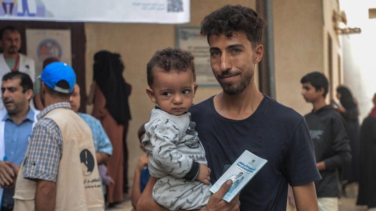 Chiến dịch tiêm chủng vắc-xin khẩn cấp cho trẻ em tại Gaza